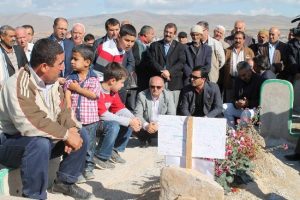 Neşet Ertaş &ouml;l&uuml;m&uuml;n&uuml;n 40. g&uuml;n&uuml;nde anıldı