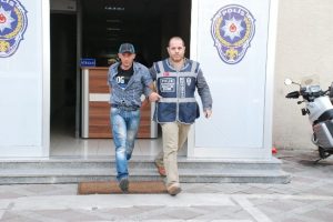 Sigara y&uuml;z&uuml;nden bı&ccedil;aklandı