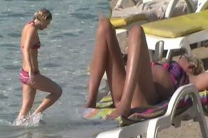 Kasım ayında deniz, kum, g&uuml;neş