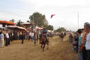 2012'nin son rahvan at yarışlarına yoğun katılım oldu