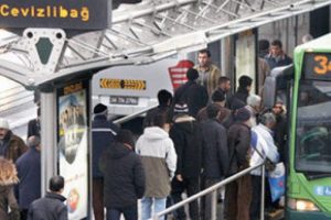 Metrob&uuml;s'te kuzey g&uuml;ney krizi