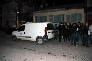 Ara&ccedil; &ccedil;alan 2 &ccedil;ocuk, GPS takibi ile yakalandı