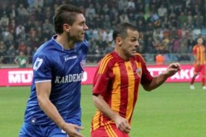 Kayserispor'un golc&uuml;s&uuml; Bobo s&ouml;z&uuml;n&uuml; tuttu