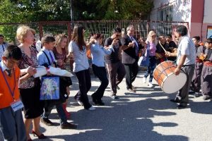 Yabancı eğitimciler davul-zurnalarla karşılandı