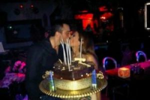 Demet Akalın'dan eşine ''Nice mutlu uzun yıllara k&uuml;&ccedil;&uuml;ğ&uuml;m''