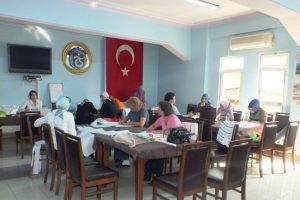 Sakarya Trabzonlular Derneği sanat kursları başladı