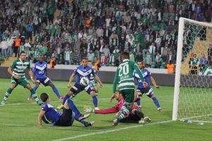 Bursaspor 'Paşa'ya boyun eğdi