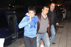 15 yaşındaki &ouml;ğrenci &ouml;ğretmenini bı&ccedil;akladı