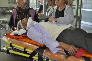 Otomobilin arka kapısı a&ccedil;ıldı: 1 yaralı