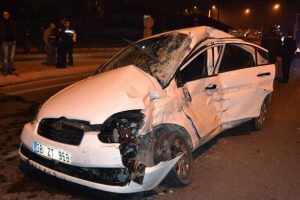Otomobil ile otob&uuml;s &ccedil;arpıştı: 1 &ouml;l&uuml;, 2 yaralı