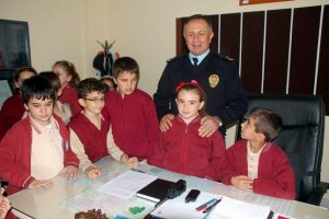 Miniklerden polis amcalarına ziyaret