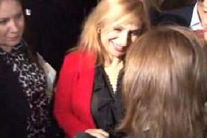 Bakan Şahin'i &ouml;ven CHP'li kadın başkan istifa ettirildi