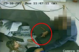 Rum akt&ouml;r polisten ka&ccedil;tı, dizi hastası veznedara yakalandı