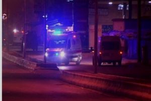 Hasta taşıyan ambulans, olayların ortasında kaldı