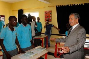 Senegal'de T&uuml;rk okulunu ziyaret etti