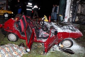 Kocaeli'de trafik kazası: 2 &ouml;l&uuml;, 1 yaralı