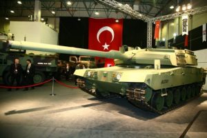 T&uuml;rkiye'nin milli tankı Altay arazi testinde