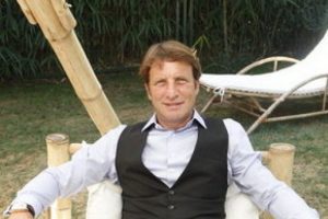 Arabası soyuldu isyan etti
