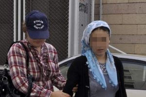 &Uuml;vey anneden şok eden savunma