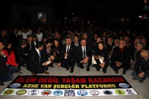 KESK'ten 'a&ccedil;lık grevi' i&ccedil;in meşaleli y&uuml;r&uuml;y&uuml;ş