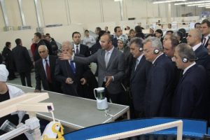 G&uuml;l ev aletleri fabrikasını gezdi