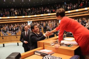 Hollanda'da T&uuml;rk vekil r&uuml;zgarı