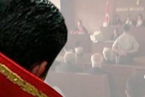 Adliyede akılalmaz &ouml;l&uuml;m!