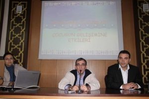 İZED'den 'anne-baba tutumları' konferansı