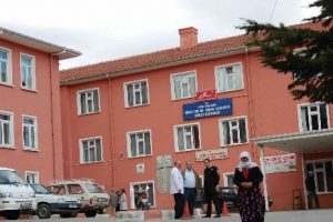 Hastaneye teknolojik cihaz desteği