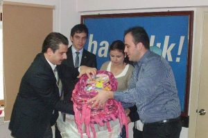 Şırnaklı &ouml;ğrencilere "AK" yardım