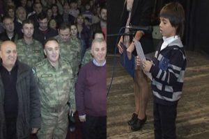 Herkes bu &ccedil;ocuğu ayakta alkışladı
