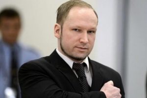 Breivik kahvesini sıcak istiyor