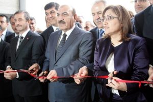 Ticaret meslek lisesi t&ouml;renle a&ccedil;ıldı