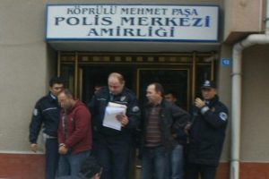 Ka&ccedil;ak sigara ile yakalanan zanlılar adliyede
