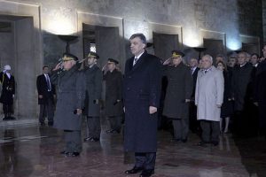B&uuml;y&uuml;k &Ouml;nder Atat&uuml;rk'&uuml; anıyoruz