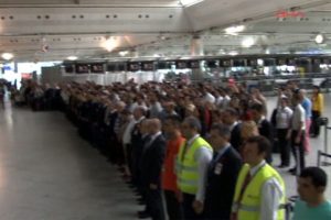 Atat&uuml;rk, E-5'te ve Atat&uuml;rk Havalimanı'nda b&ouml;yle anıldı