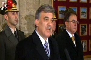 Cumhurbaşkanı G&uuml;l Anıtkabir &Ouml;zel Defteri'ne yazdıklarını okudu