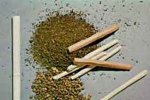 Cezaevine esrar sokmaya &ccedil;alışırken yakalandı
