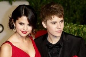 D&uuml;nyaca &uuml;nl&uuml; &ccedil;ift Justin ve Selena ayrıldı