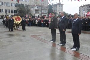 B&uuml;y&uuml;k&ccedil;ekmece'de Atat&uuml;rk saygıyla anıldı