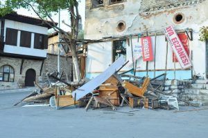 Milas'ta işyerini talan ettiler