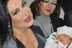 T&uuml;rkan Şoray cici nine oldu