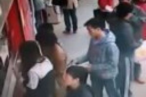 &Ccedil;in'de inanılmaz hırsızlık kamerada