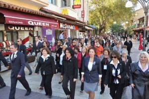 CHP'li kadınlar Kuşadası esnafını ziyaret etti
