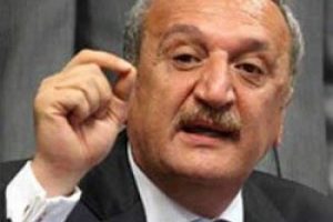 "T&uuml;rkiye AK Parti sayesinde b&ouml;l&uuml;nm&uuml;yor"