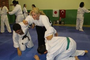 Kadınlar dayak&ccedil;ı kocalarına karşı aikido &ouml;ğreniyor