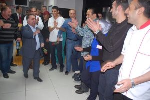 Hababam sınıfı oyuncuları tek ayak &uuml;zerinde