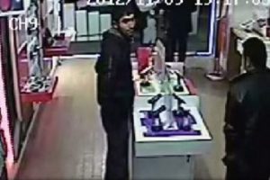 Cep telefonu hırsızları kamerada