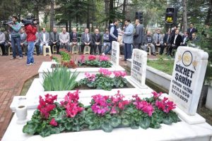 Hikmet Şahin mezarı başında anıldı