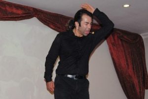 "Hoş gelişler ola" ayakta alkışlandı